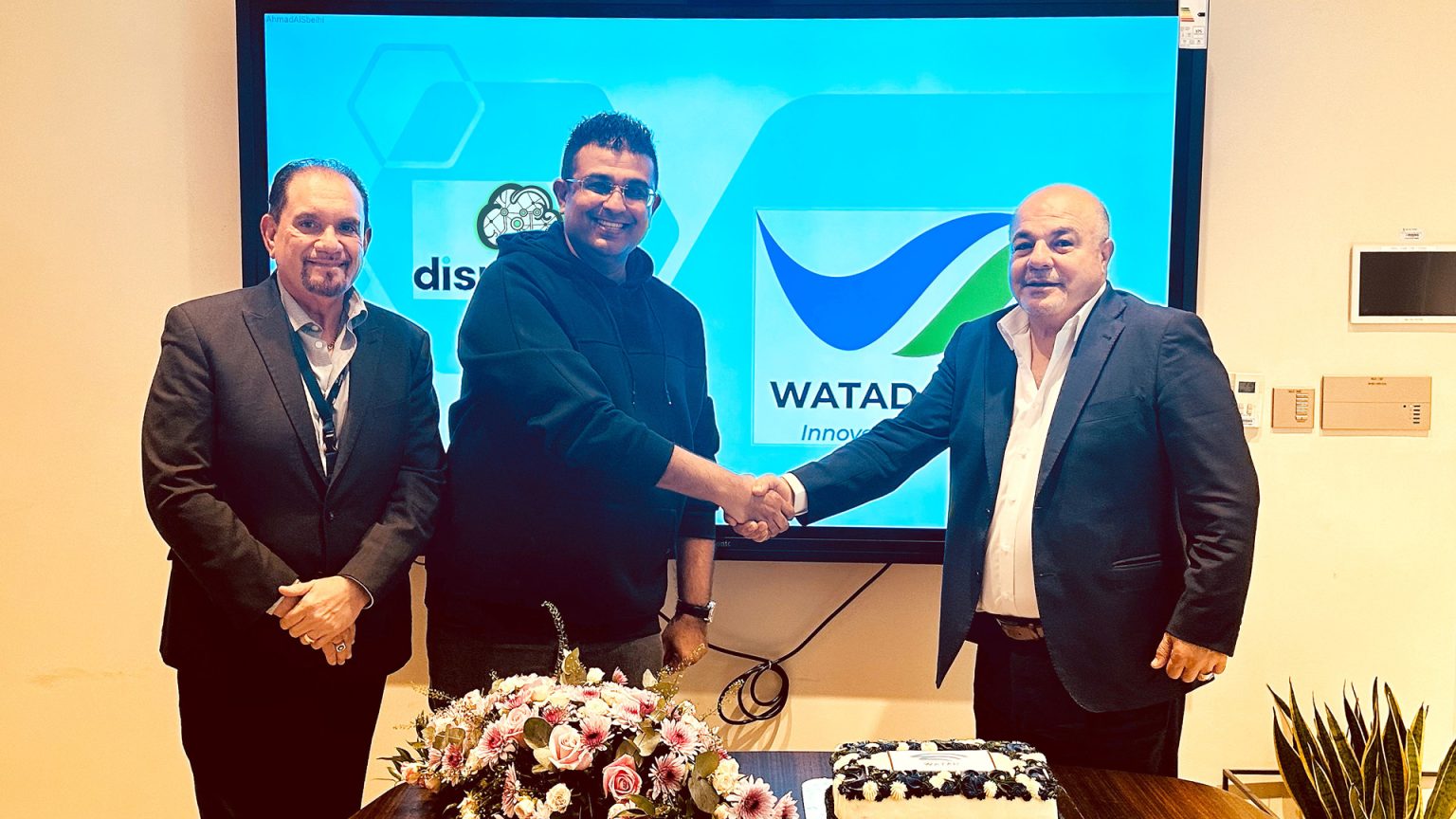 Cesar Guzman, CTO of Watad Group (left), Asim Sajwani, CEO of Disrupt-X (center), Amer Alsbeihi, COO of Watad Group (right), signed an MOU.